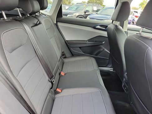 Certified 2024 Volkswagen Taos SE w/ Panoramic Sunroof Package image 10