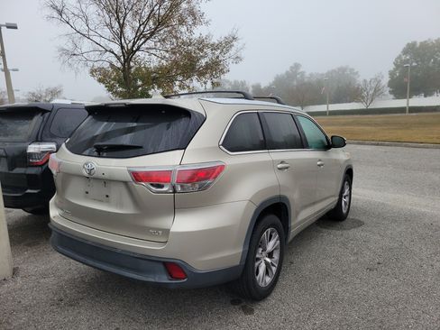Used 2014 Toyota Highlander XLE image 17