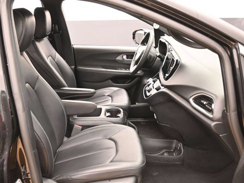 Used 2025 Chrysler Pacifica Select FWD image 39