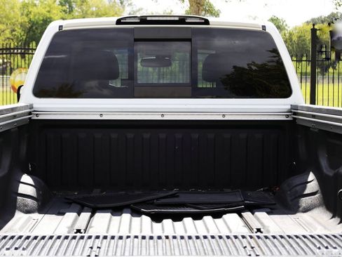 Used 2017 Nissan Titan SL RWD image 18