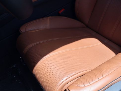 Certified 2023 Bentley Bentayga Extended Wheelbase AWD/4WD image 9