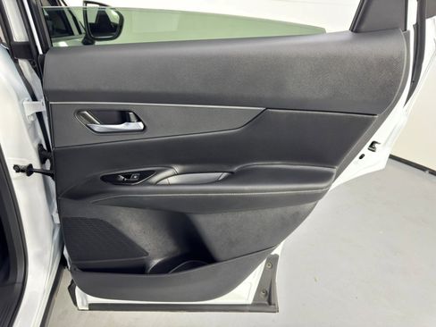 Used 2025 Nissan Murano SV image 38