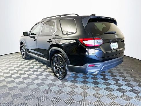 Used 2025 Honda Pilot Sport image 6