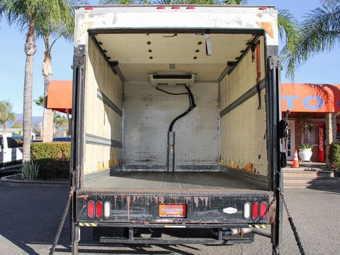 Used 2016 Chevrolet Express 4500 w/ Chrome Appearance Package RWD image 9