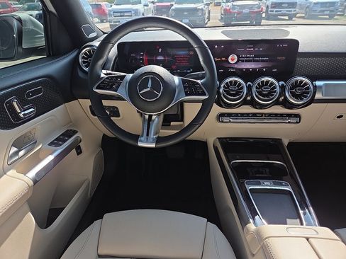 Used 2024 Mercedes-Benz GLB 250 4MATIC image 19
