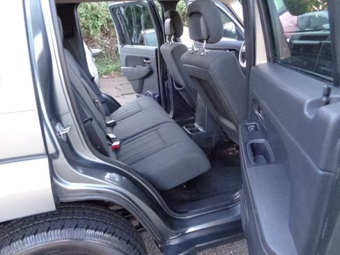 Used 2012 Jeep Liberty Sport image 16