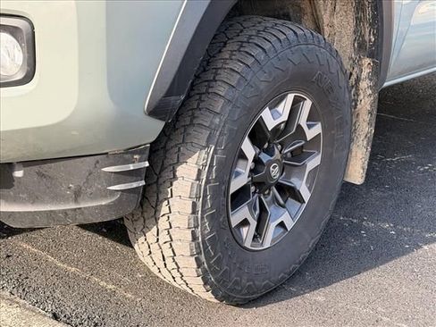 Used 2023 Toyota Tacoma TRD Off-Road AWD/4WD image 27