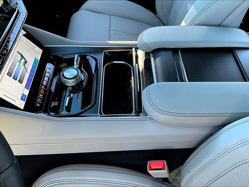 New 2026 Jeep Grand Wagoneer Summit AWD/4WD image 8