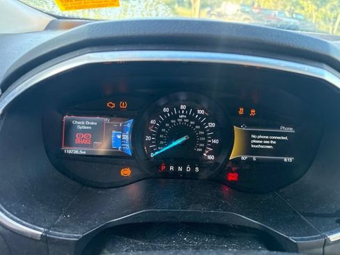 Used 2018 Ford Edge Titanium w/ Equipment Group 301A FWD image 17