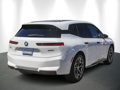 Used 2026 BMW iX xDrive60 w/ Premium Package AWD/4WD image 6