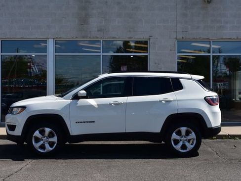 Used 2018 Jeep Compass Latitude w/ Cold Weather Group AWD/4WD image 2