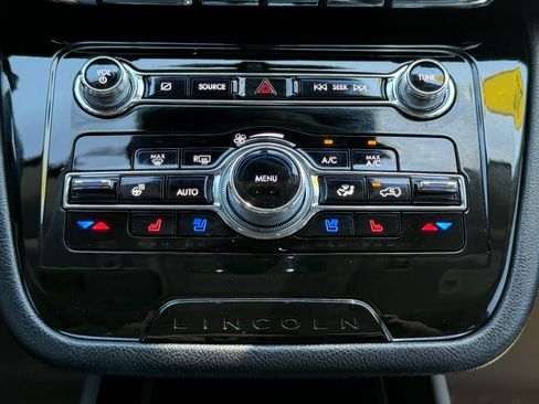 Used 2022 Lincoln Corsair Reserve w/ Equipment Group 201A AWD/4WD image 27