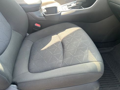Used 2022 Toyota RAV4 XLE w/ Convenience Package AWD/4WD image 32