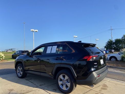 Used 2023 Toyota RAV4 LE AWD/4WD image 8