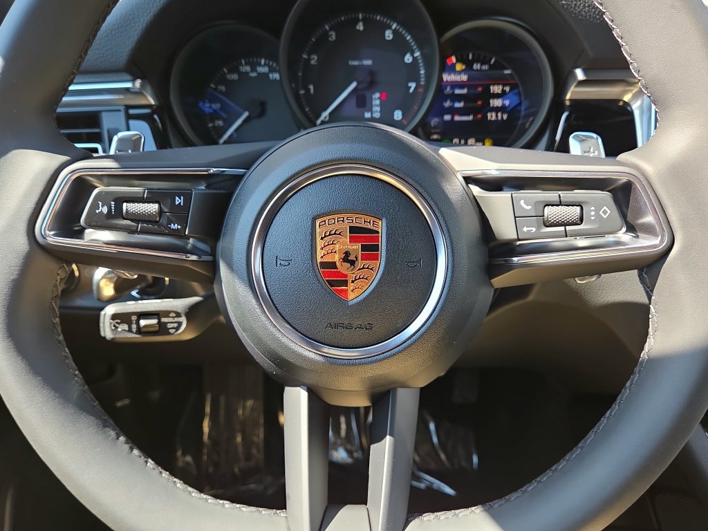 Certified 2026 Porsche Macan AWD/4WD image 9