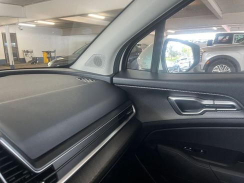 Used 2025 Kia Sportage LX FWD image 35