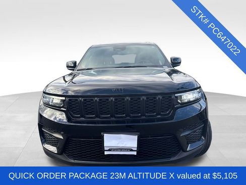 Used 2023 Jeep Grand Cherokee Altitude image 2
