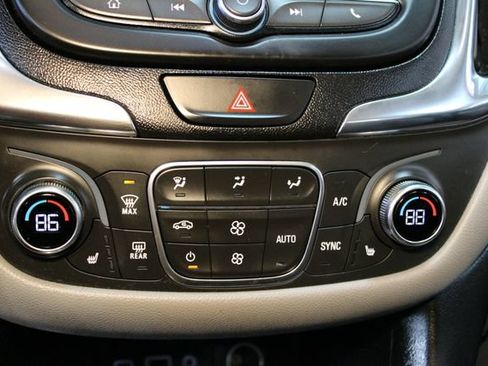 Used 2019 Chevrolet Equinox LT AWD/4WD image 27