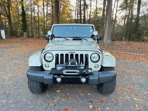 Used 2018 Jeep Wrangler Unlimited Sahara image 2