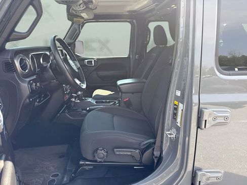 Used 2023 Jeep Wrangler Unlimited Rubicon 4xe w/ Cold Weather Group AWD/4WD image 9