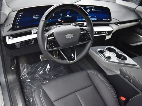 Used 2025 Cadillac Optiq Sport 2 w/ LPO, Floor Liner Package AWD/4WD image 11