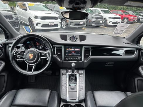 Used 2017 Porsche Macan AWD/4WD image 17