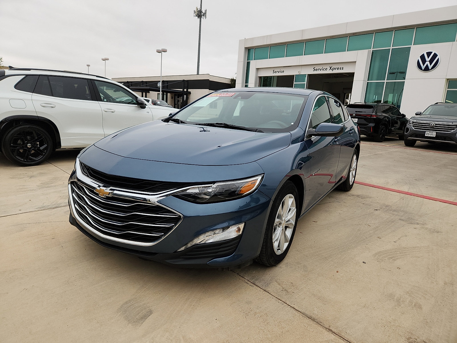 Used 2024 Chevrolet Malibu LT FWD image 2