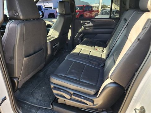 Used 2022 Chevrolet Suburban Z71 image 8