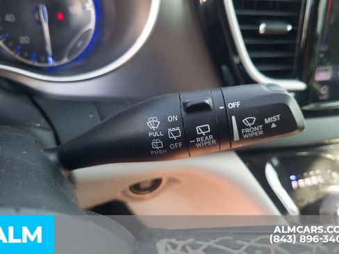 Used 2024 Chrysler Pacifica Touring-L FWD image 14