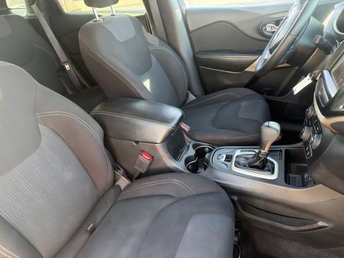 Used 2017 Jeep Cherokee Latitude image 10