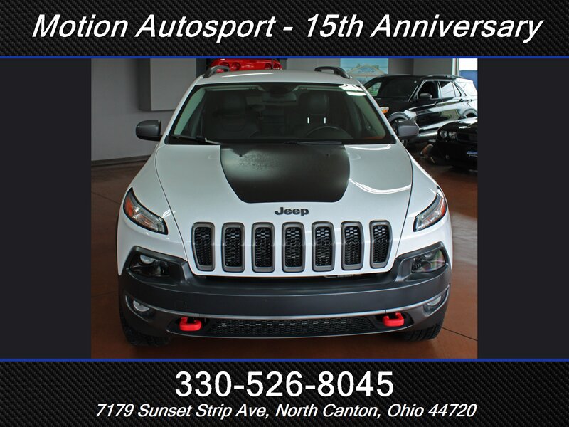 Used 2017 Jeep Cherokee Trailhawk w/ Cold Weather Group AWD/4WD image 4