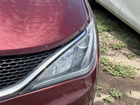 Used 2018 Chrysler Pacifica Touring-L Plus w/ Advanced Safetytec Group FWD image 4