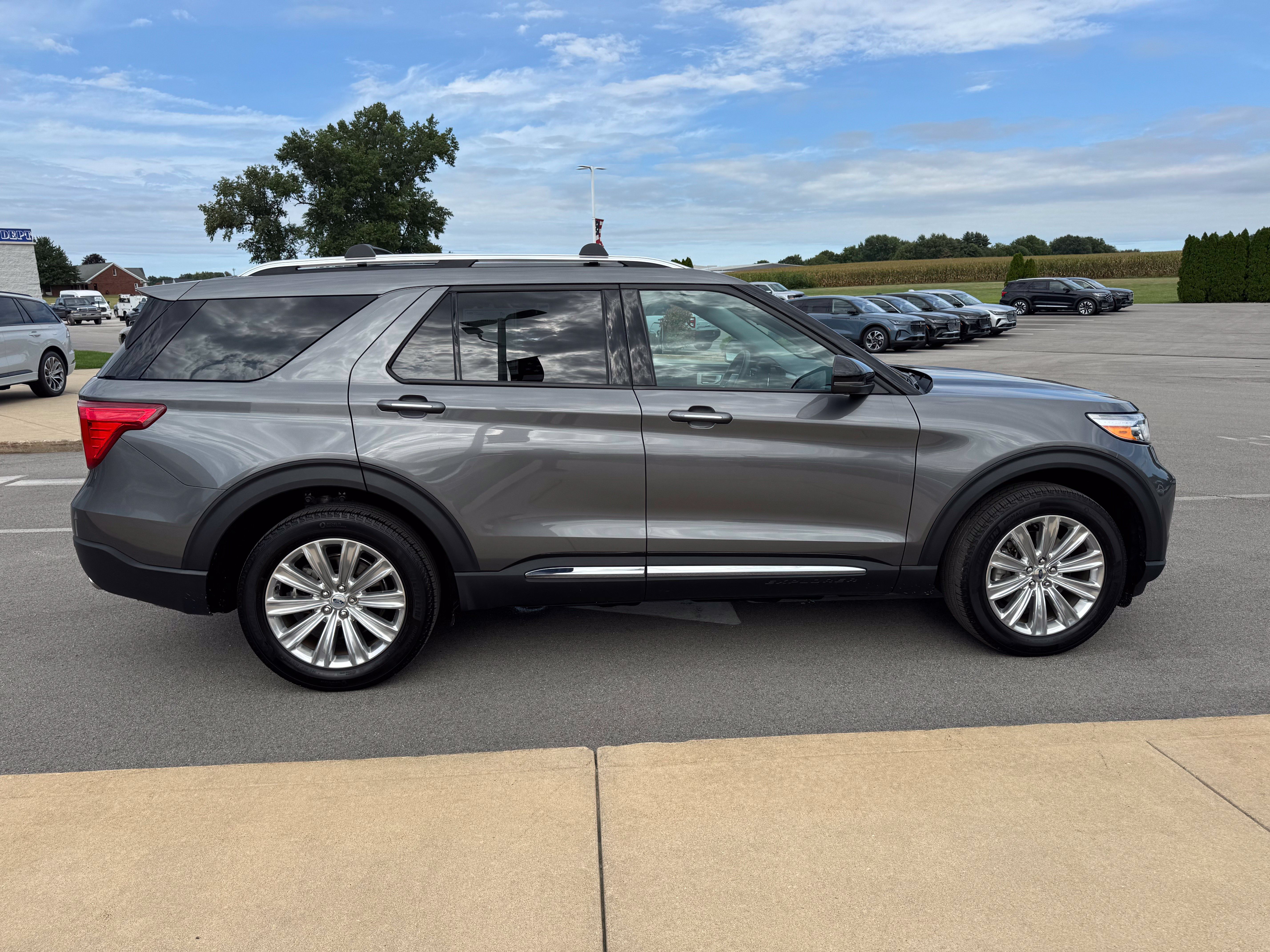 Used 2023 Ford Explorer Limited w/ Hybrid Equipment Group 310A AWD/4WD image 8