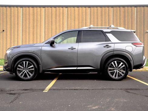 Used 2023 Nissan Pathfinder Platinum AWD/4WD image 12