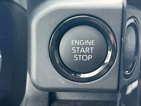 Used 2024 Toyota Tacoma Limited w/ Limited Package (LT) AWD/4WD image 18