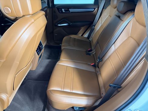 Certified 2022 Porsche Cayenne Turbo S AWD/4WD image 15
