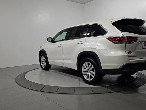 Used 2014 Toyota Highlander LE FWD image 3