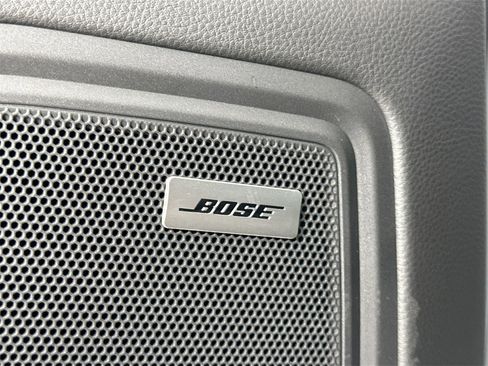 Certified 2025 Porsche Macan image 33