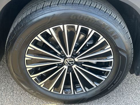 Certified 2026 Volkswagen Tiguan S w/ 18" Wheel Package FWD image 7