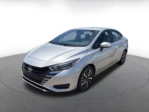 Used 2025 Nissan Versa SV FWD image 4