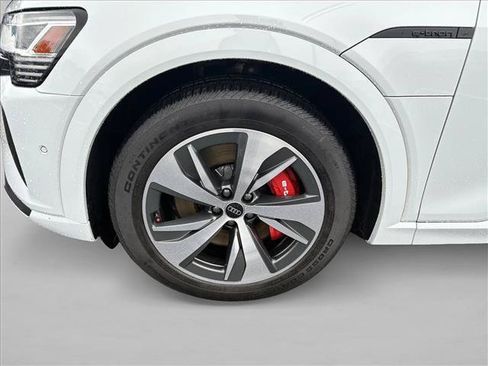 Used 2024 Audi Q8 e-tron Premium Plus w/ Premium Plus Package AWD/4WD image 9