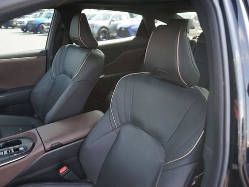 Used 2023 Toyota Crown AWD/4WD image 10
