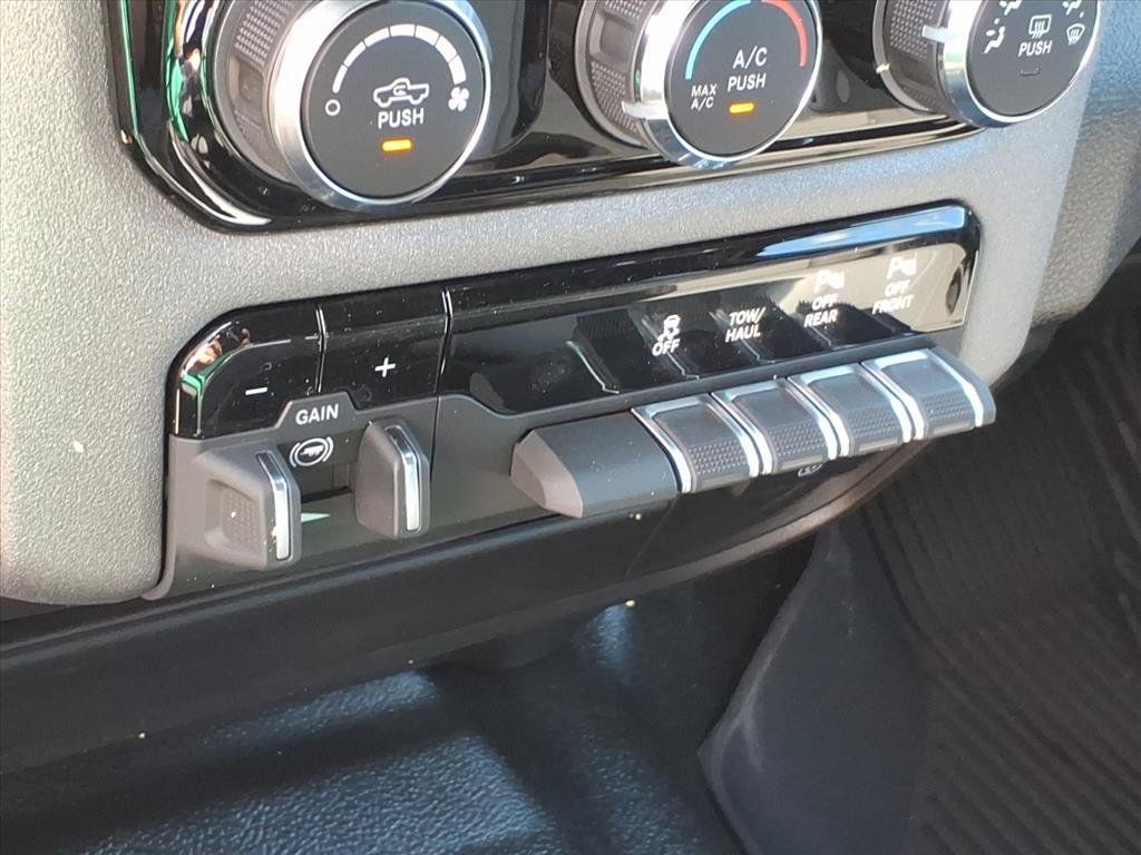 New 2026 RAM 2500 Tradesman w/ Chrome Appearance Group AWD/4WD image 31