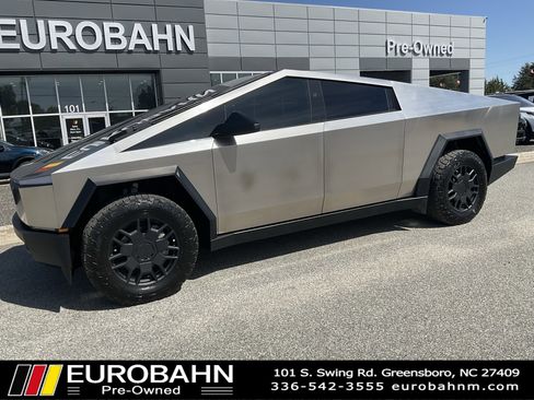 Used 2024 Tesla Cybertruck AWD Crew Cab image 26