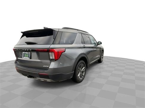 Used 2025 Ford Explorer Active w/ Active Comfort Package image 8
