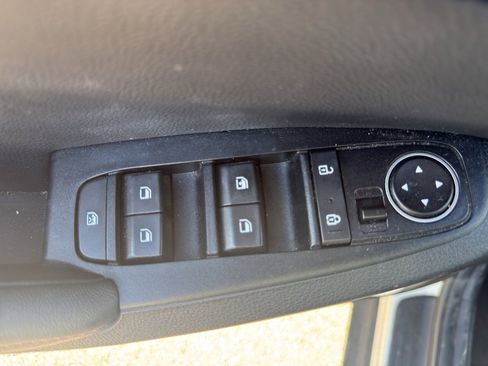 Used 2023 Kia Seltos S w/ Navigation Package image 10