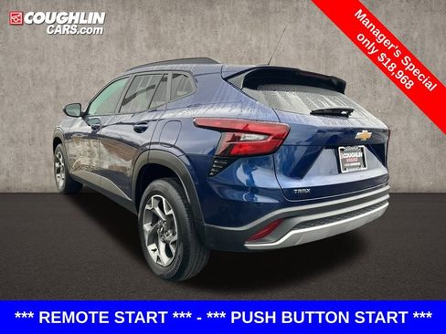 Used 2024 Chevrolet Trax LT w/ Driver Confidence Package image 4