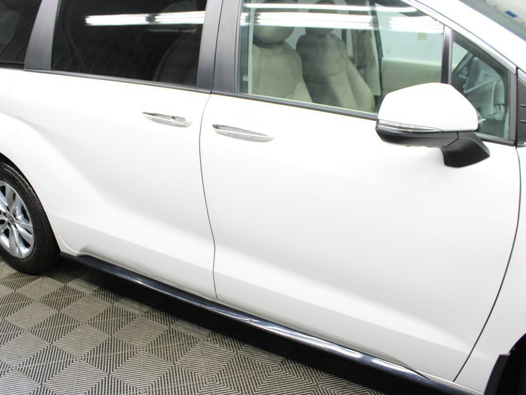 Used 2024 Toyota Sienna Limited AWD/4WD image 39