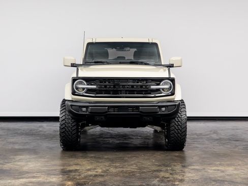 Used 2025 Ford Bronco Outer Banks AWD/4WD image 2