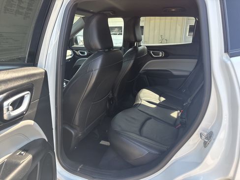 Used 2023 Jeep Compass Limited w/ Elite Group AWD/4WD image 3